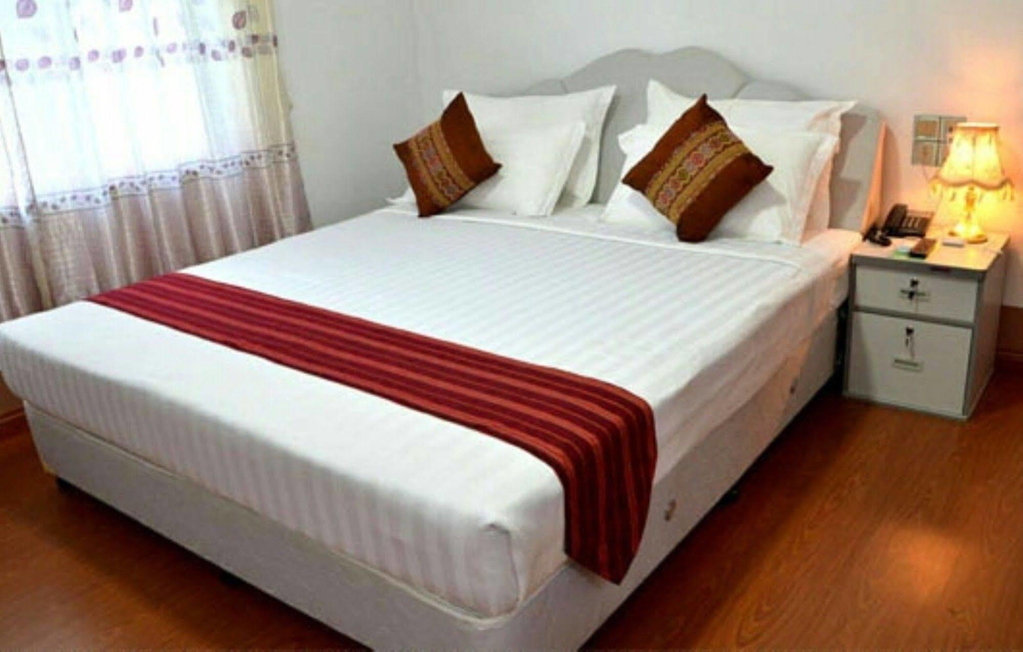 Myat Nan Taw Hotel Лойко Экстерьер фото